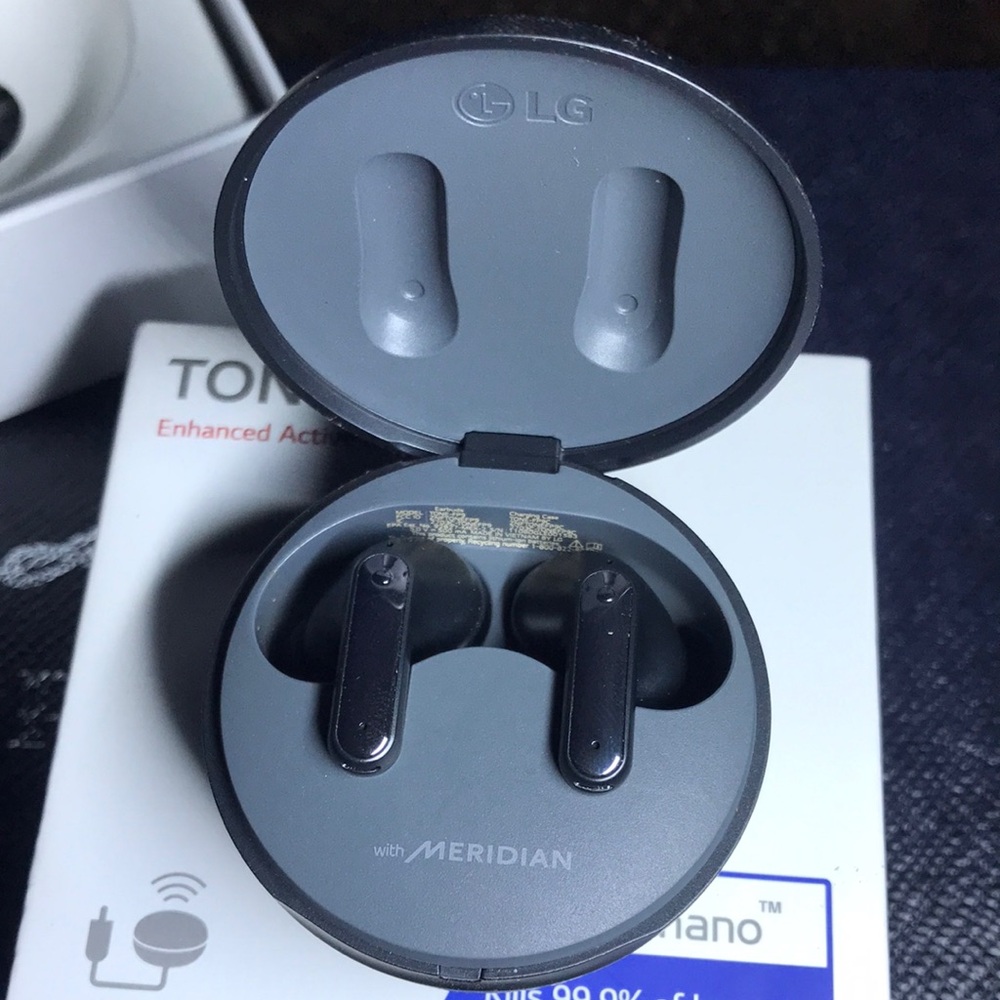 LG TONE Free Wireless Earbuds - Black - Picture 2 of 8